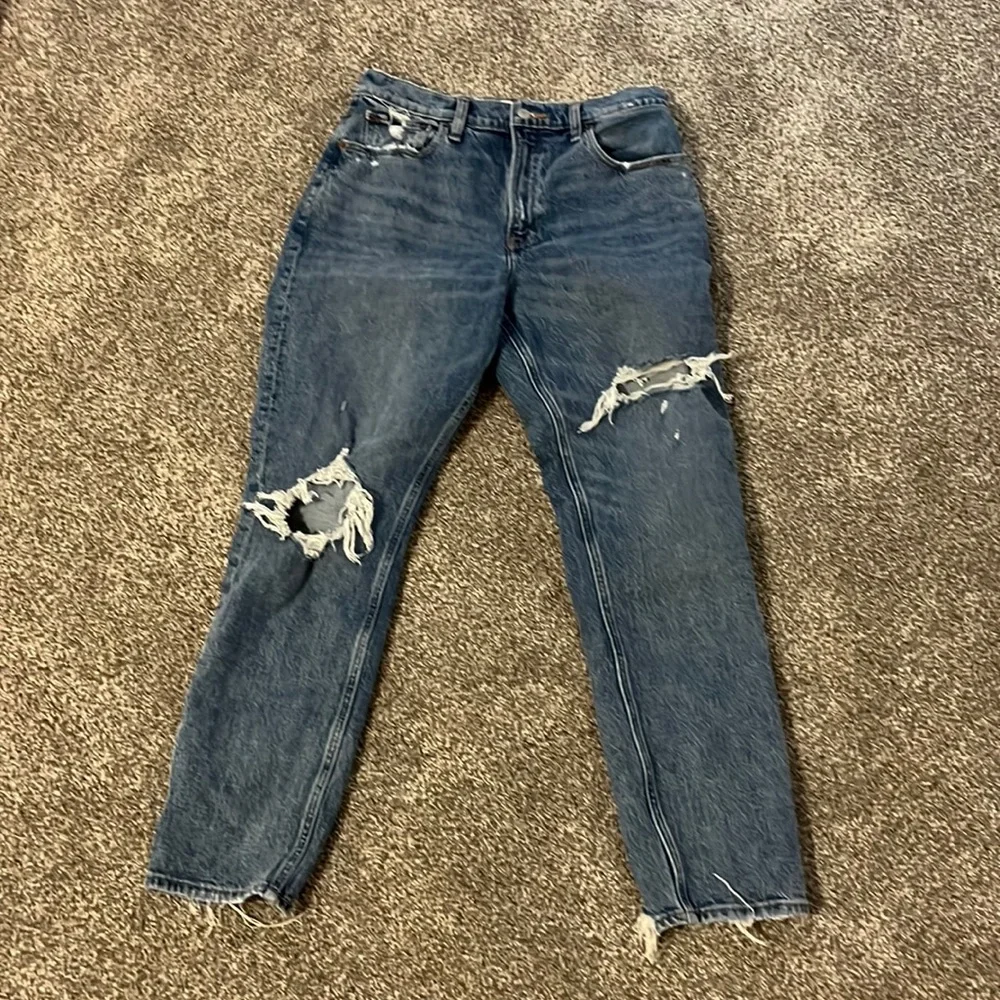 Abercrombie and fitch high rise mom jeans - Picture 1 of 3